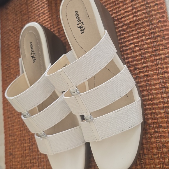 EAST 5TH BRAND WOMENS WHITE DRESSY SUMMERTIME SANDALS SIZE 7.5 MEDIUM - Picture 4 of 16